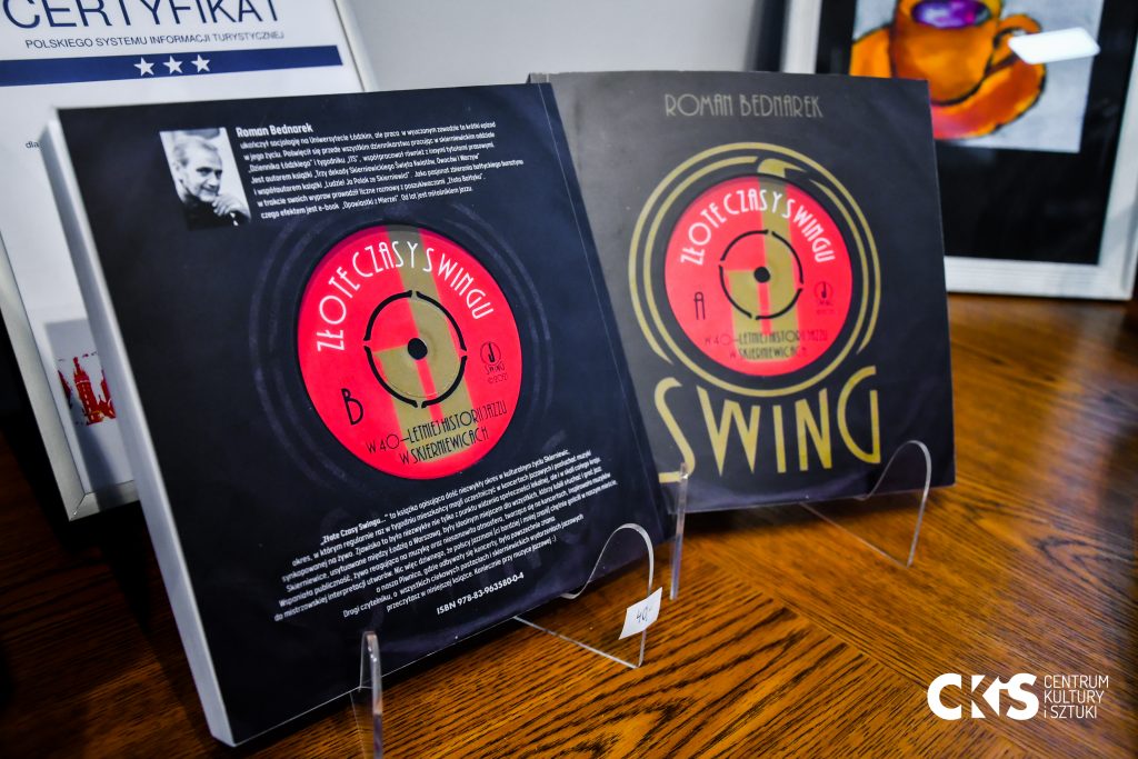 książka Romana Bednarka pod tytułem „Złote czasy Swingu w 40-letniej historii jazzu w Skierniewicach”
